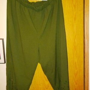 Women's plus size capris, size 2X, from Shein, olive green